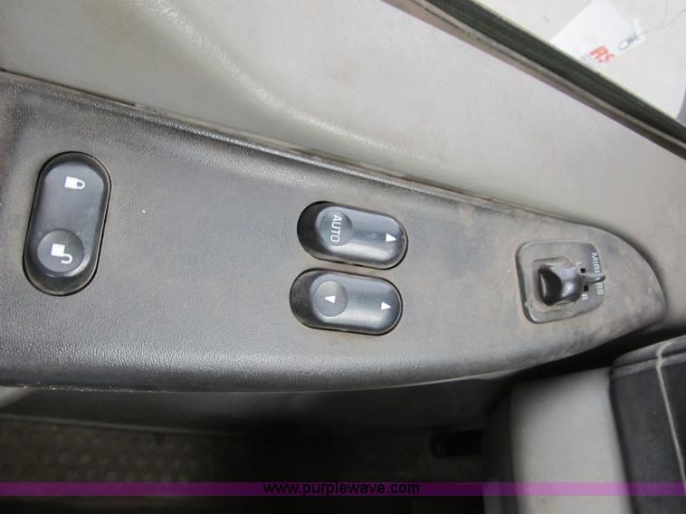 image for item B2742 2005 Ford F250 XLT Super Duty extended cab pickup truck