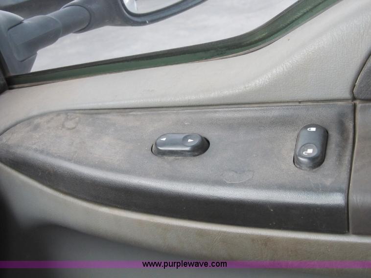 image for item B2742 2005 Ford F250 XLT Super Duty extended cab pickup truck