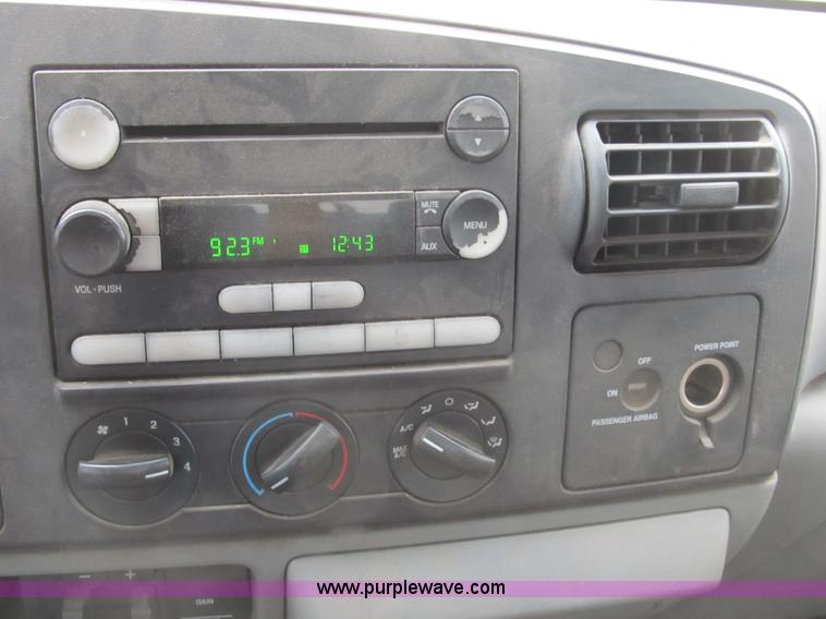 image for item B2742 2005 Ford F250 XLT Super Duty extended cab pickup truck