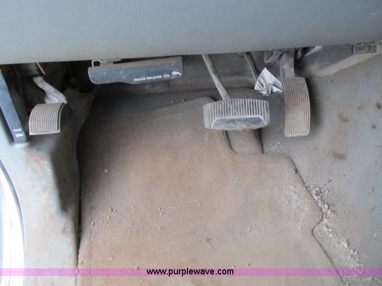 image for item B2742 2005 Ford F250 XLT Super Duty extended cab pickup truck