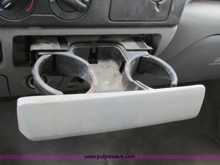 image for item B2742 2005 Ford F250 XLT Super Duty extended cab pickup truck