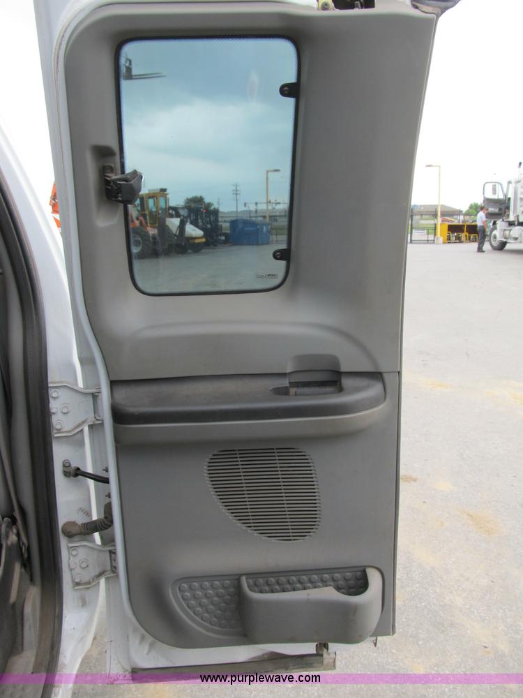 image for item B2742 2005 Ford F250 XLT Super Duty extended cab pickup truck