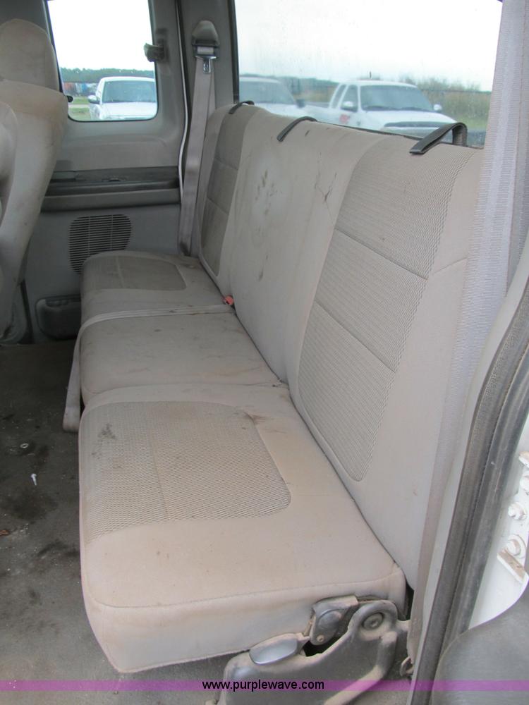 image for item B2742 2005 Ford F250 XLT Super Duty extended cab pickup truck