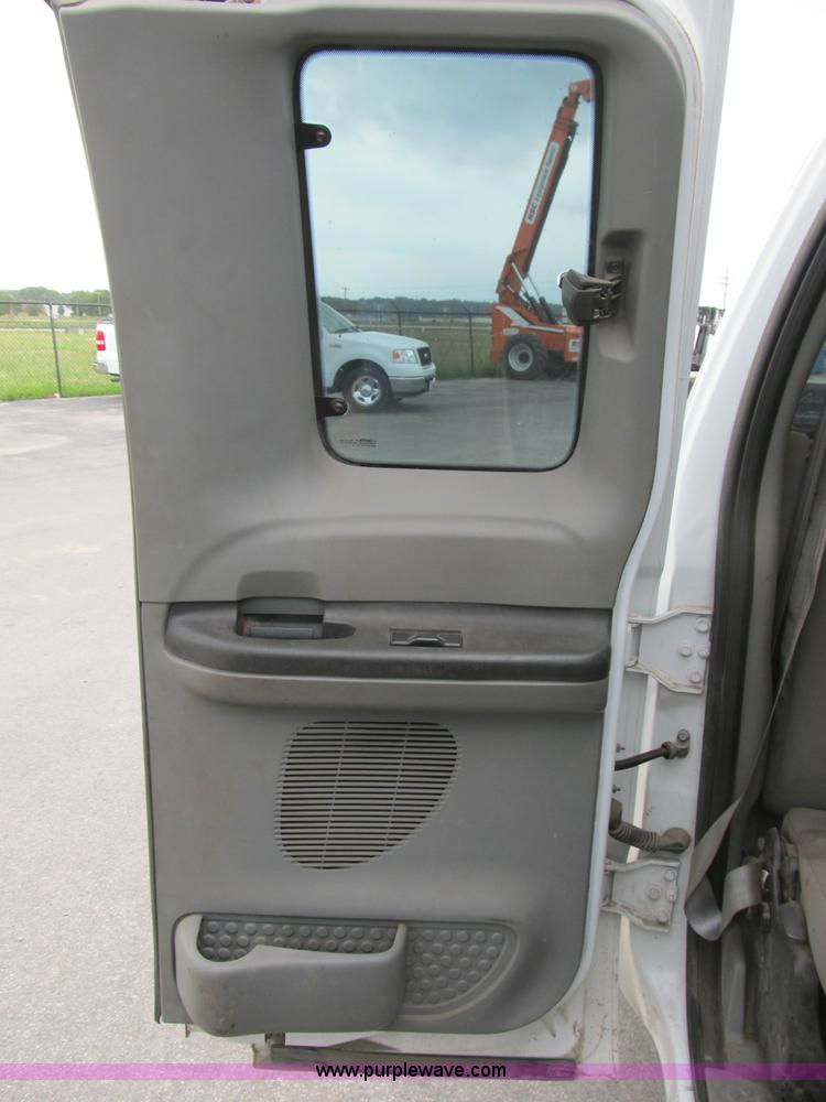 image for item B2742 2005 Ford F250 XLT Super Duty extended cab pickup truck