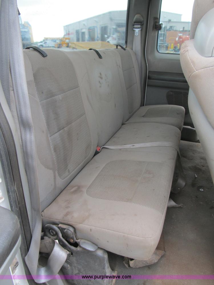 image for item B2742 2005 Ford F250 XLT Super Duty extended cab pickup truck