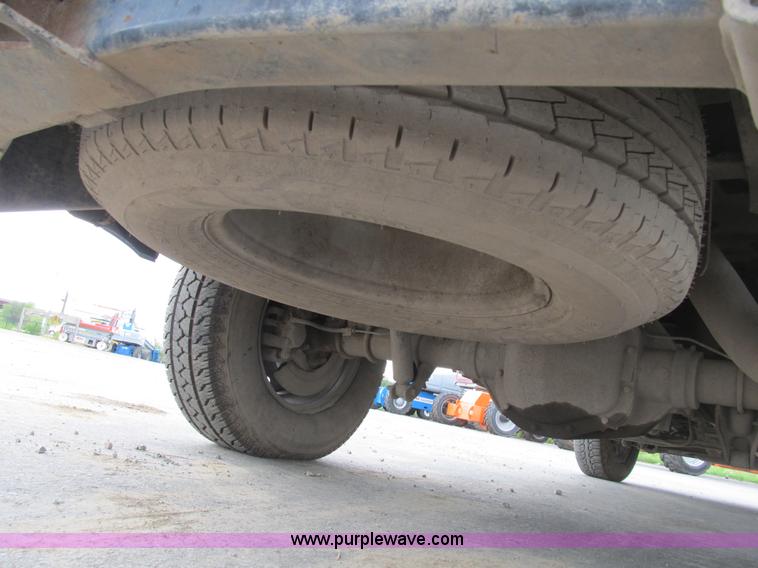 image for item B2742 2005 Ford F250 XLT Super Duty extended cab pickup truck