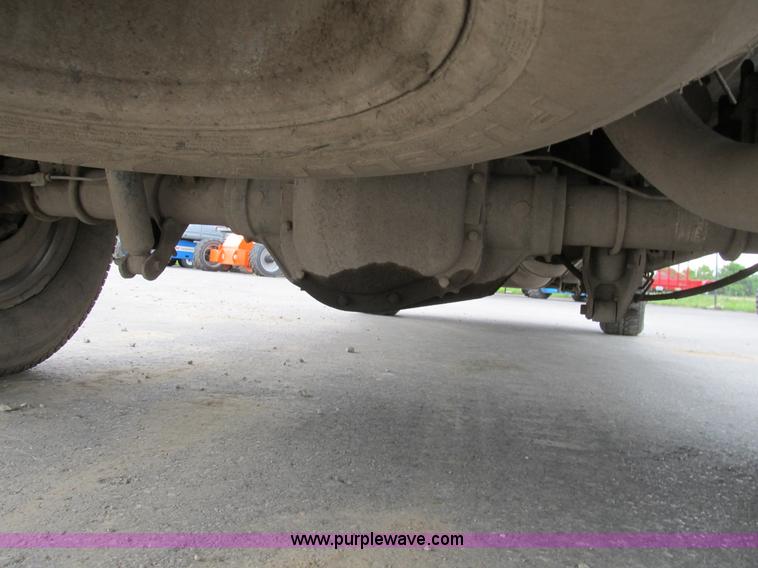 image for item B2742 2005 Ford F250 XLT Super Duty extended cab pickup truck