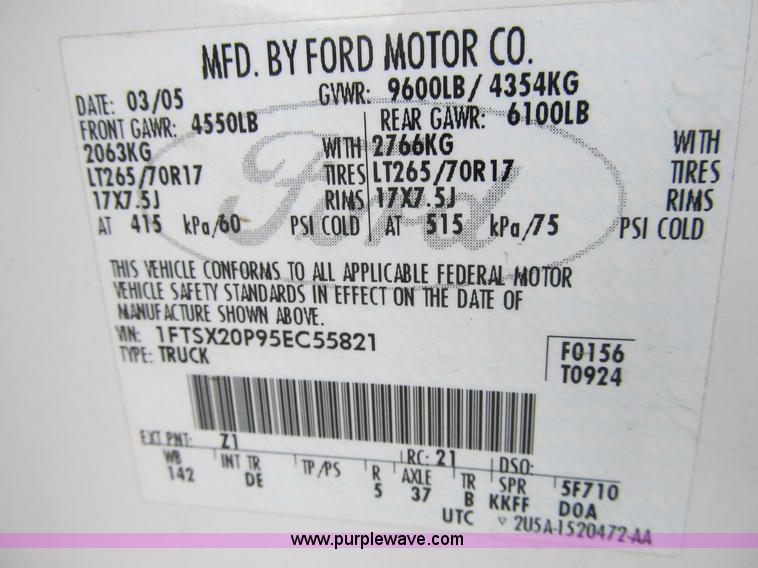 image for item B2742 2005 Ford F250 XLT Super Duty extended cab pickup truck