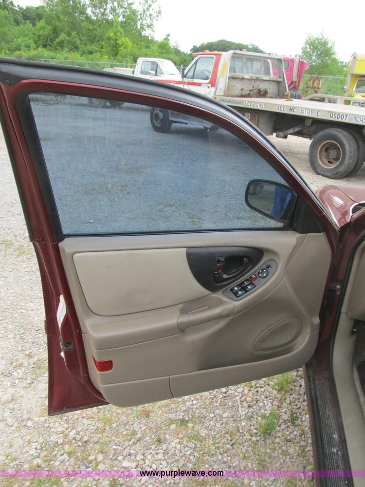 image for item B2743 2003 Chevrolet Malibu LS