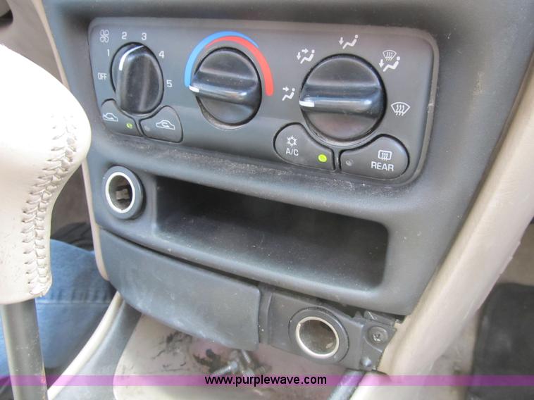 image for item B2743 2003 Chevrolet Malibu LS