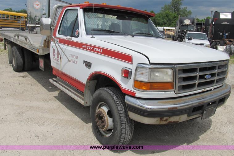 image for item B2744 1995 Ford F450 XLT Super Duty roll back truck