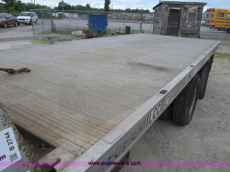 image for item B2744 1995 Ford F450 XLT Super Duty roll back truck