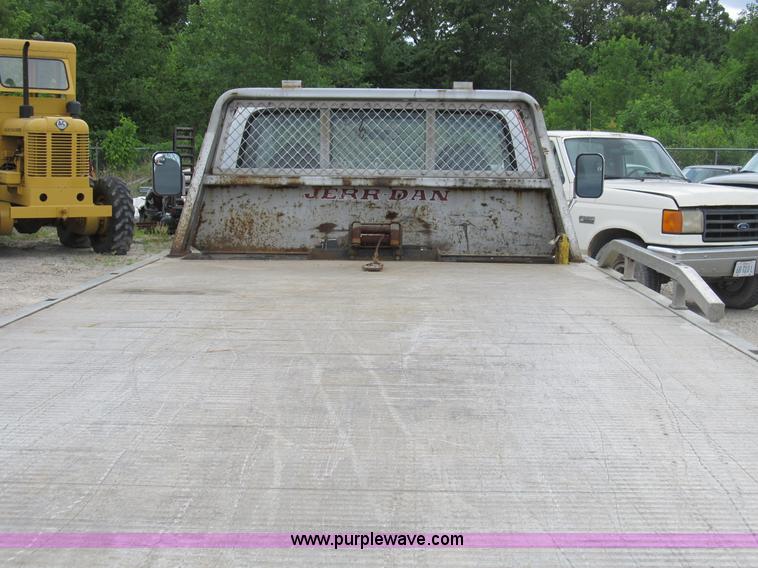 image for item B2744 1995 Ford F450 XLT Super Duty roll back truck