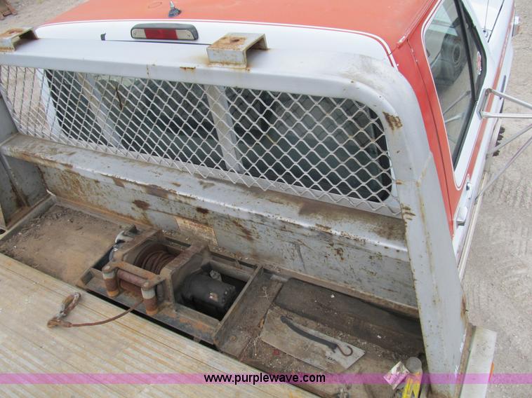 image for item B2744 1995 Ford F450 XLT Super Duty roll back truck