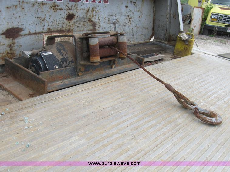 image for item B2744 1995 Ford F450 XLT Super Duty roll back truck