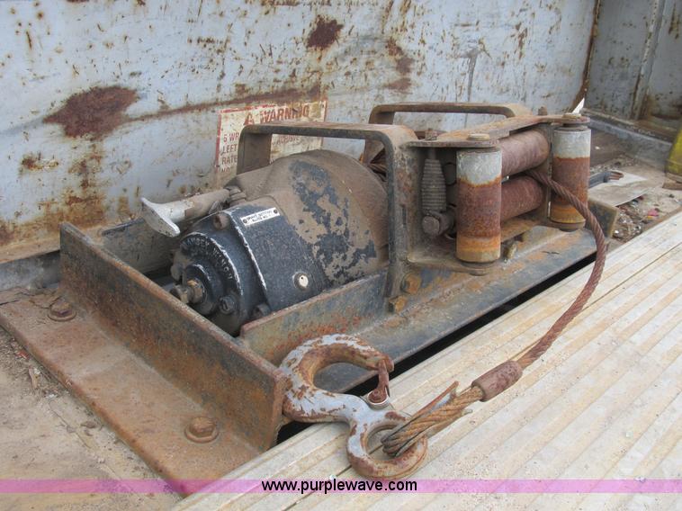 image for item B2744 1995 Ford F450 XLT Super Duty roll back truck