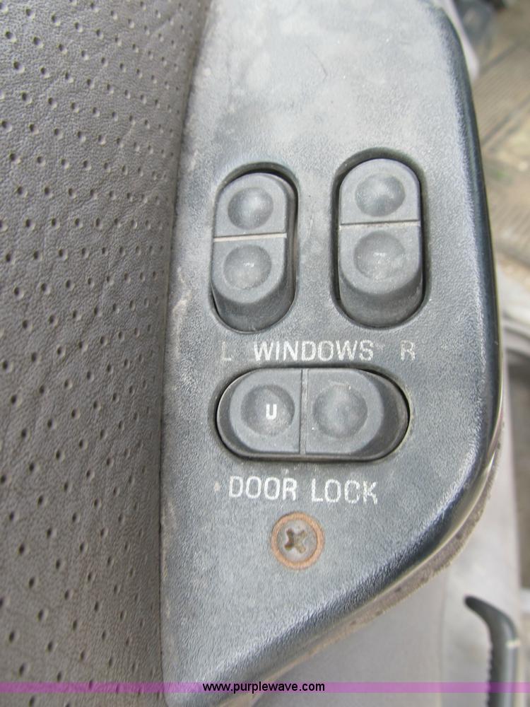 image for item B2744 1995 Ford F450 XLT Super Duty roll back truck