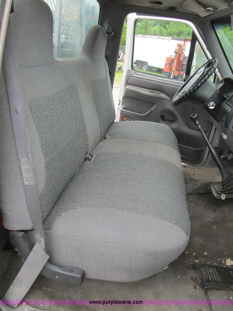 image for item B2744 1995 Ford F450 XLT Super Duty roll back truck