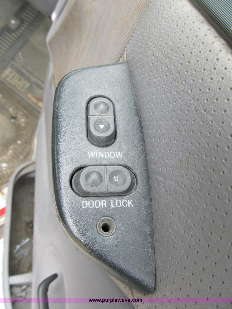 image for item B2744 1995 Ford F450 XLT Super Duty roll back truck