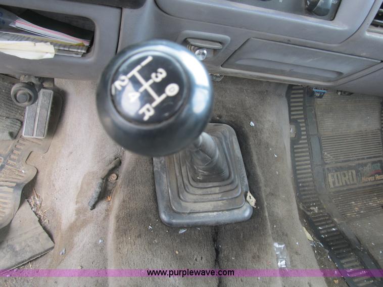 image for item B2744 1995 Ford F450 XLT Super Duty roll back truck