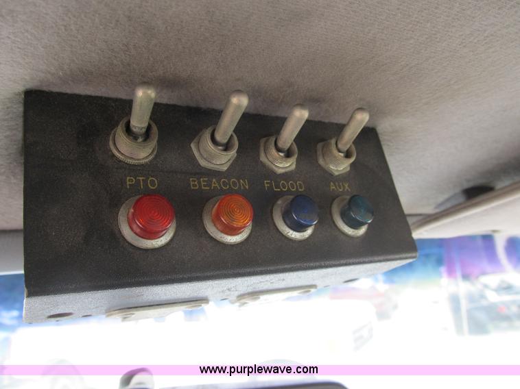 image for item B2744 1995 Ford F450 XLT Super Duty roll back truck