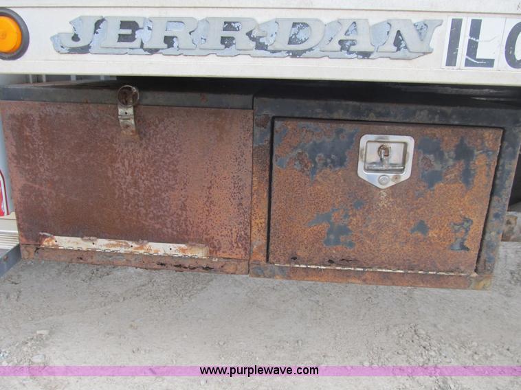 image for item B2744 1995 Ford F450 XLT Super Duty roll back truck