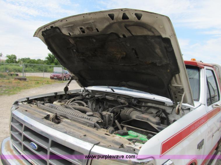 image for item B2744 1995 Ford F450 XLT Super Duty roll back truck