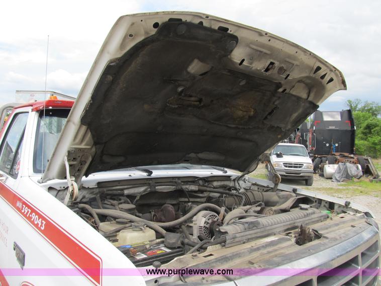 image for item B2744 1995 Ford F450 XLT Super Duty roll back truck