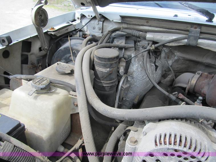 image for item B2744 1995 Ford F450 XLT Super Duty roll back truck