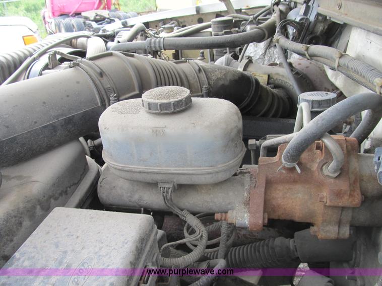 image for item B2744 1995 Ford F450 XLT Super Duty roll back truck