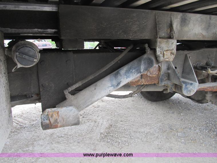 image for item B2744 1995 Ford F450 XLT Super Duty roll back truck