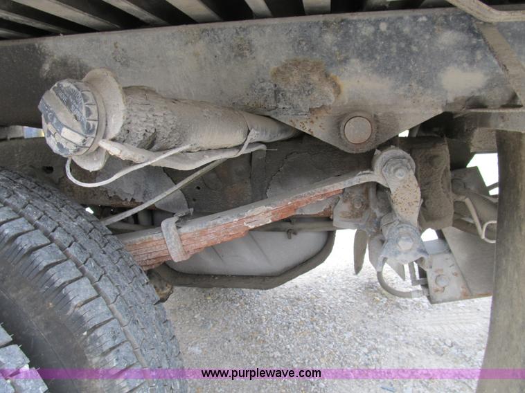 image for item B2744 1995 Ford F450 XLT Super Duty roll back truck