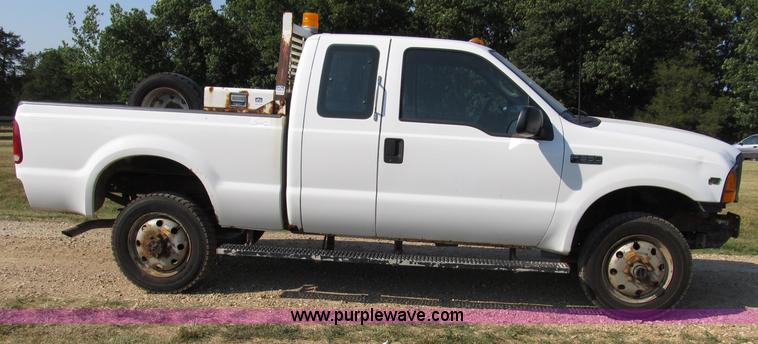 image for item B2747 2001 Ford F350 Super Duty pickup truck