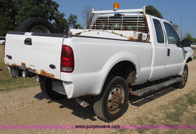 image for item B2747 2001 Ford F350 Super Duty pickup truck
