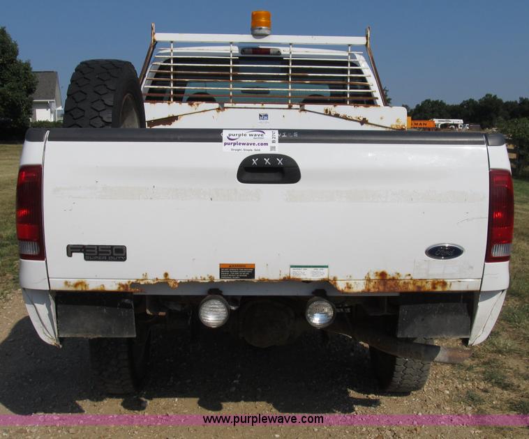 image for item B2747 2001 Ford F350 Super Duty pickup truck