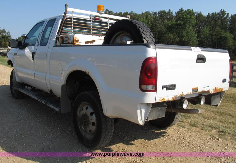 image for item B2747 2001 Ford F350 Super Duty pickup truck