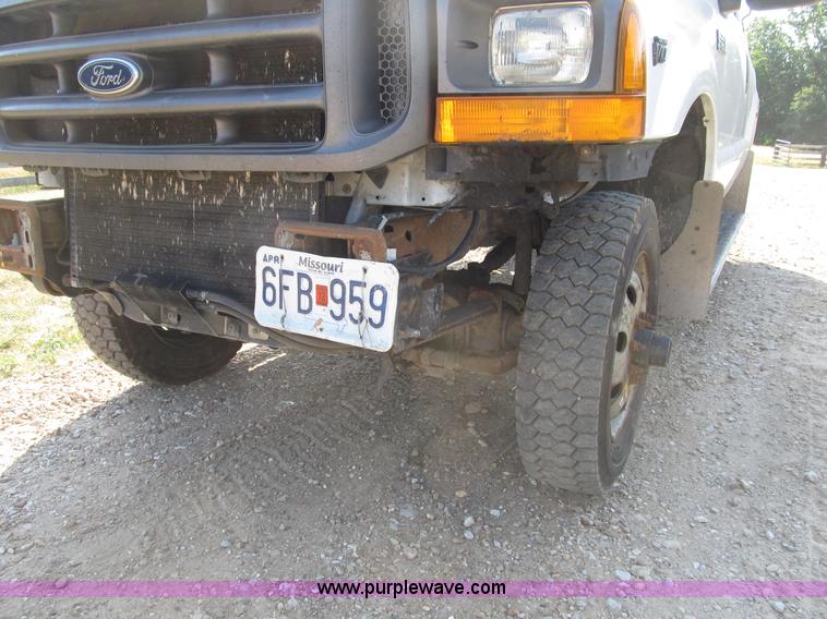 image for item B2747 2001 Ford F350 Super Duty pickup truck