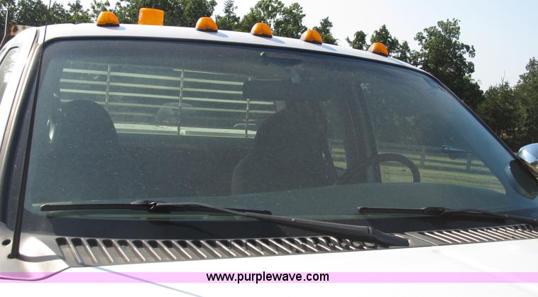 image for item B2747 2001 Ford F350 Super Duty pickup truck