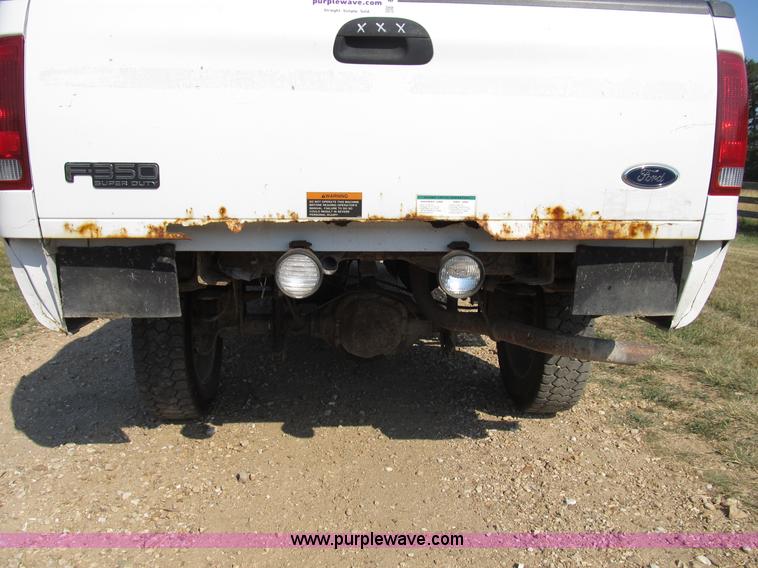 image for item B2747 2001 Ford F350 Super Duty pickup truck