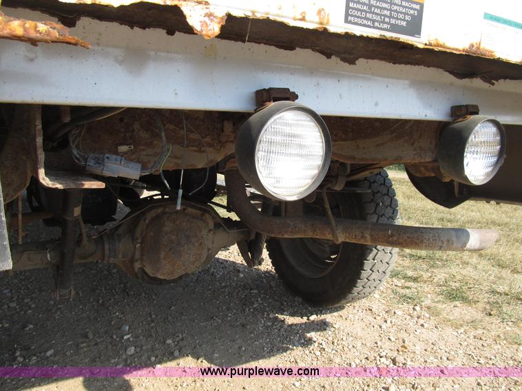 image for item B2747 2001 Ford F350 Super Duty pickup truck