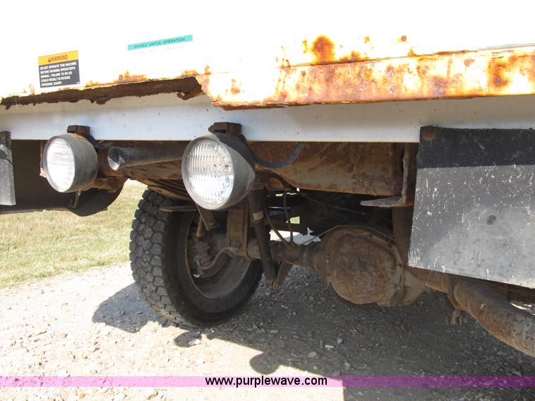 image for item B2747 2001 Ford F350 Super Duty pickup truck