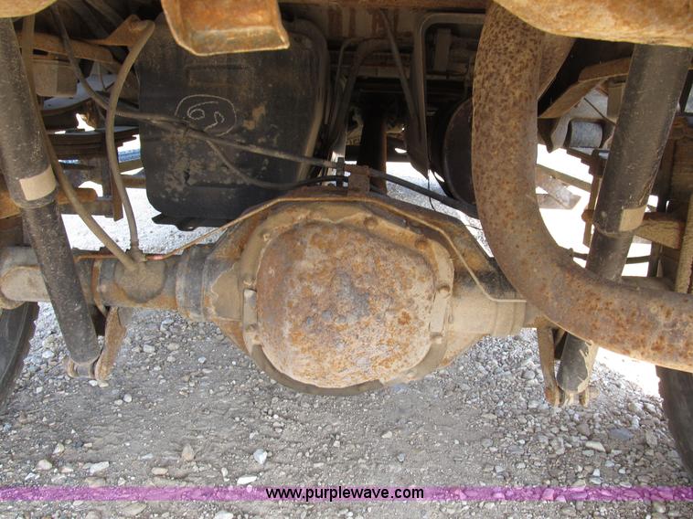 image for item B2747 2001 Ford F350 Super Duty pickup truck