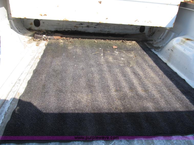 image for item B2747 2001 Ford F350 Super Duty pickup truck