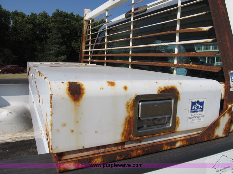 image for item B2747 2001 Ford F350 Super Duty pickup truck