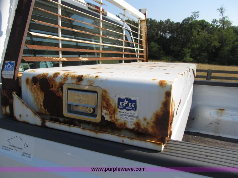 image for item B2747 2001 Ford F350 Super Duty pickup truck