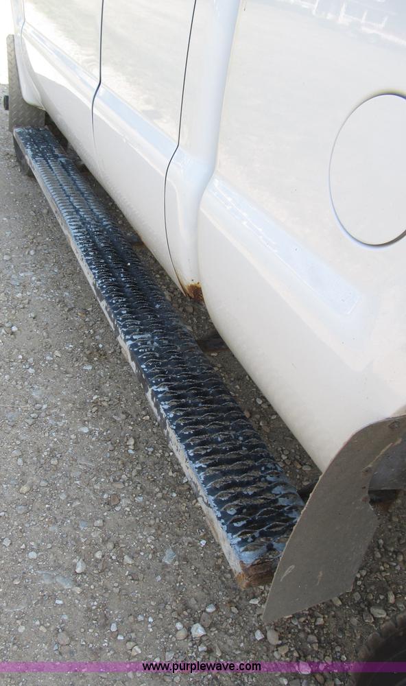 image for item B2747 2001 Ford F350 Super Duty pickup truck