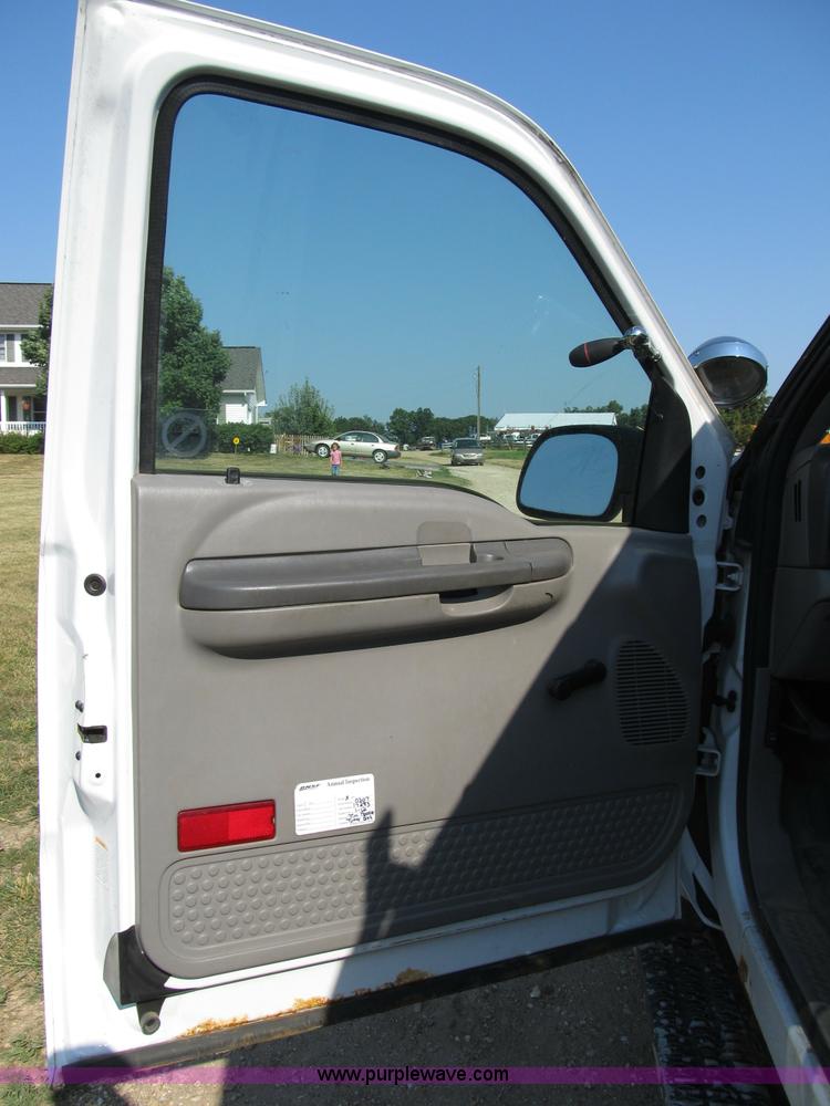 image for item B2747 2001 Ford F350 Super Duty pickup truck