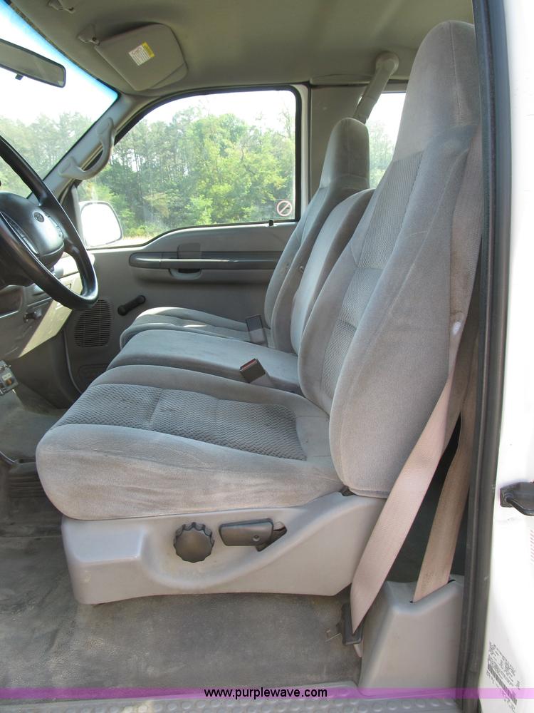 image for item B2747 2001 Ford F350 Super Duty pickup truck