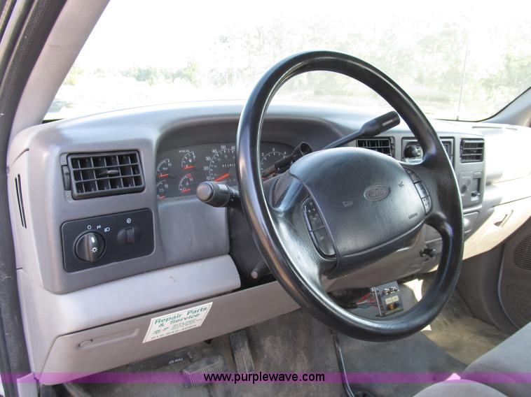 image for item B2747 2001 Ford F350 Super Duty pickup truck