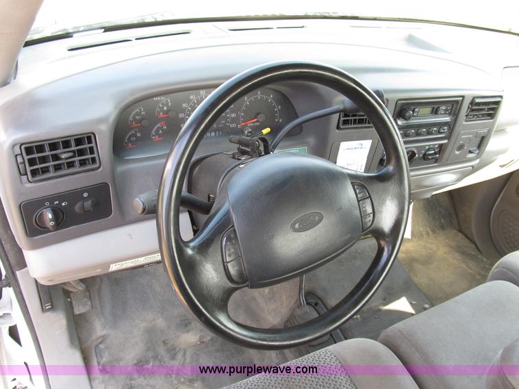 image for item B2747 2001 Ford F350 Super Duty pickup truck